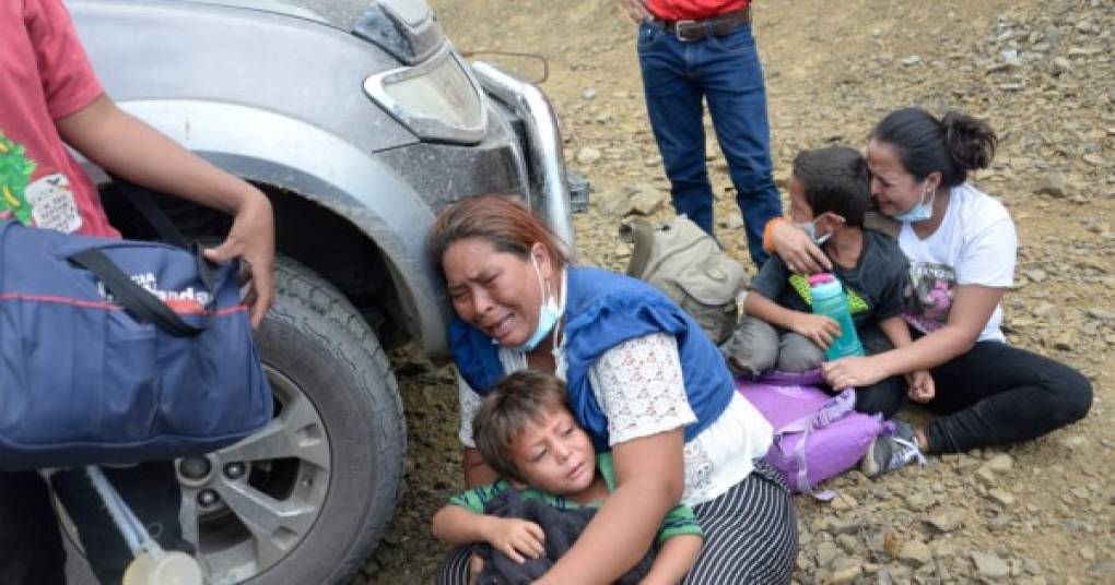 Policías y soldados guatemaltecos dispersaron este lunes por la fuerza una caravana con miles de migrantes hondureños, apostados durante el fin de semana en una carretera en el poblado de Vado Hondo (este), postergando su aspiración de llegar a pie a Estados Unidos. AFP