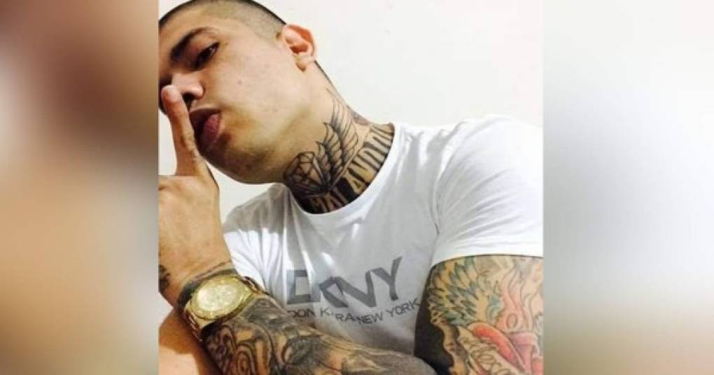 El asesinato de un rapero tiene consternado a gran parte de México. Alejandro Barret el verdadero nombre del cantante había dejado el mundo de los narcorridos para cantar canciones cristianas.