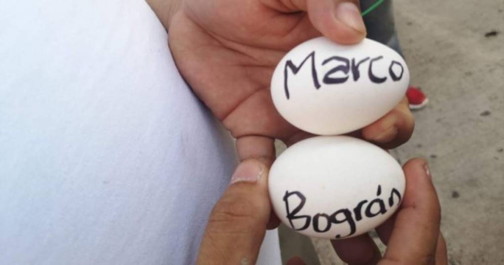 El pasado 30 de septiembre Marco Bográn compareció ante el Ministerio Público y al salir del edificio le estrellaron dos huevos en su cabeza. Hoy tenían planeado repetir la misma acción.