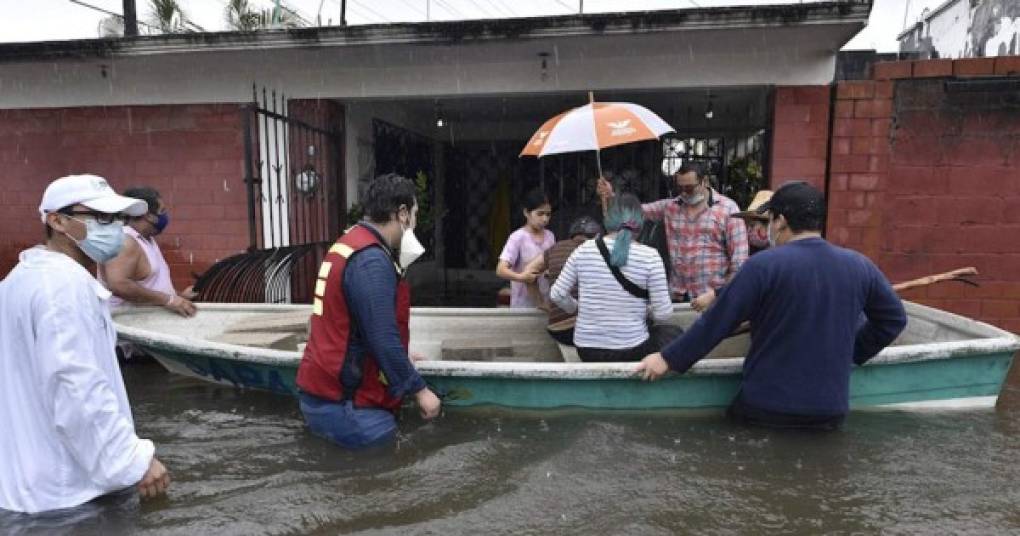 Las autoridades mexicanas reportaron este sábado que unas 513.467 personas han resultado afectadas en el suroriental estado de Tabasco debido a las lluvias provocadas por los frentes fríos 4 y 5, así como el desfogue de la presa Peñitas. EFE