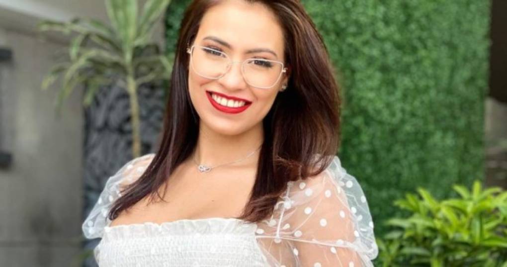 Rubio que es una de las mujeres más bellas de Honduras se desempeña como presentadora en el canal de televisión Q'hubo tv.