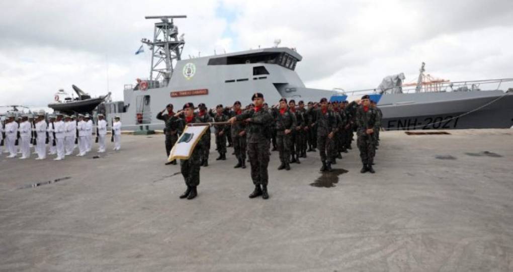 La nave fue entregada luego de los protócolos militares.