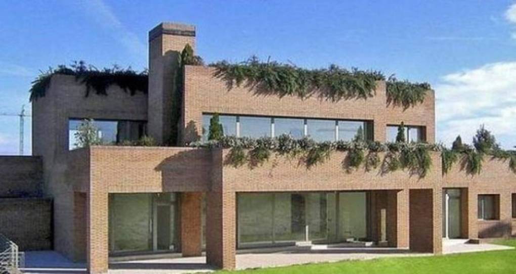 La casa en la que vive Gareth Bale en Madrid cuenta con cuatro habitaciones, piscina cubierta, gimnasio privado, varias terrazas y un garaje con capacidad para seis coches.