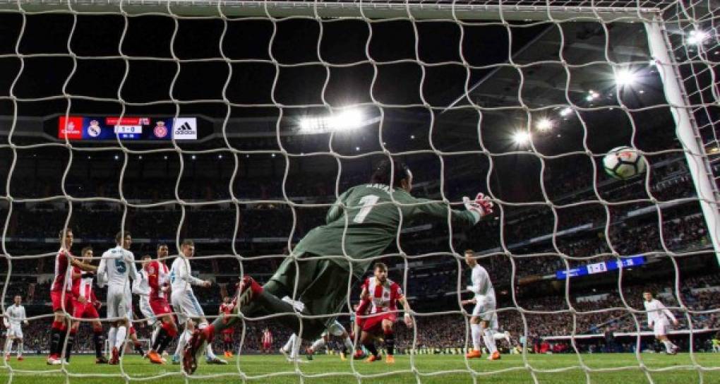 Pese a que encajaron seis goles, el Girona dio la pelea en algunos tramos del minutos y su goleador, el uruguayo Cristian Stuani, fue la figura al marcar un doblete.