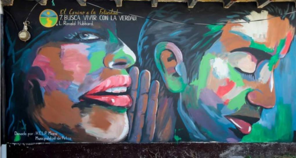 Los 21 hermosos murales embellecen la comunidad y tienen como fin rescatar los valores morales.