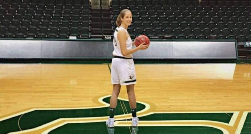 Silvia vive en Estados Unidos y estudia en la University of South Florida. También forma parte de la Selección Española Femenina de Baloncesto.<br/>