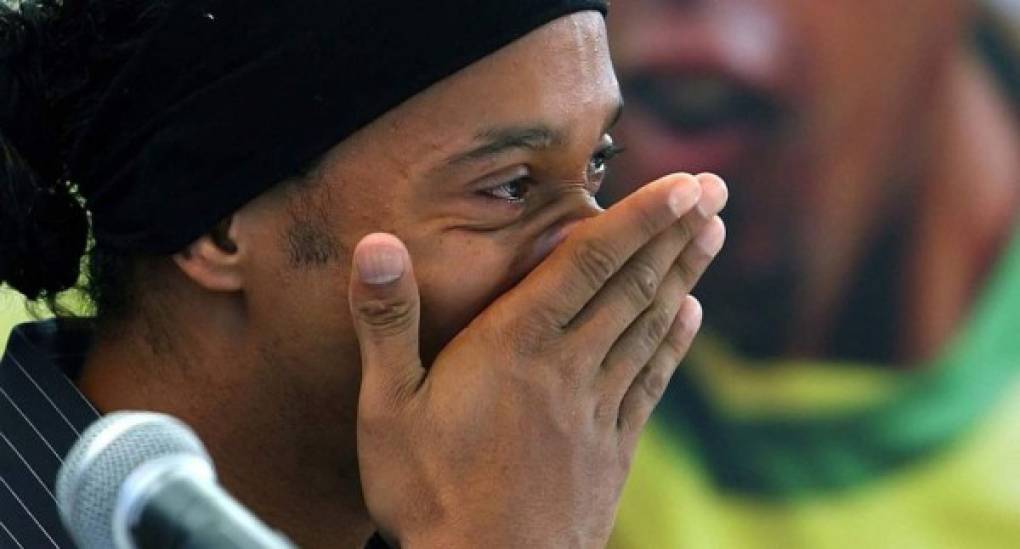Desde Brasil indican que los abogados de Ronaldinho van por el último recurso para salvar al astro brasileño, que es la prisión preventina. La defensa ha llegado a ofrecer la cantidad de 1,5 millones de euros para luchar por la libertad del que fuera jugador del Barcelona.