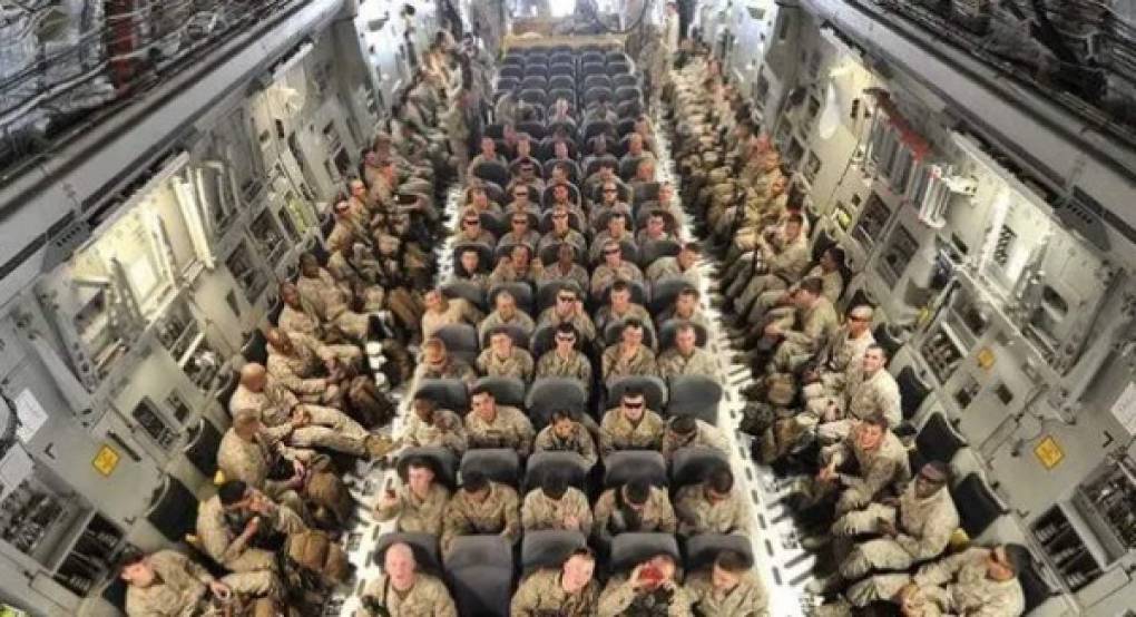 Actualmente, hay unos 3.500 efectivos estadounidenses en Afganistán, entre ellos 2.500 militares y 1.000 miembros de las fuerzas especiales; mientras que la OTAN mantiene a otros 7.000 soldados, procedentes de otros países de la Alianza y también procedentes de socios como Georgia. E