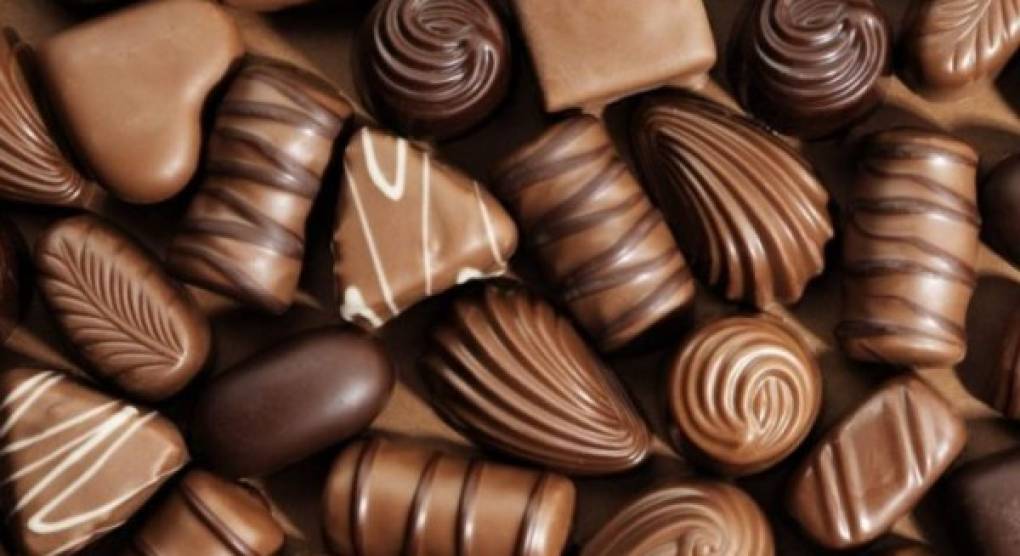 Sirve como antioxidantes: el chocolate amargo está lleno de componentes orgánicos que son biológicamente activos y funcionan como antioxidantes.