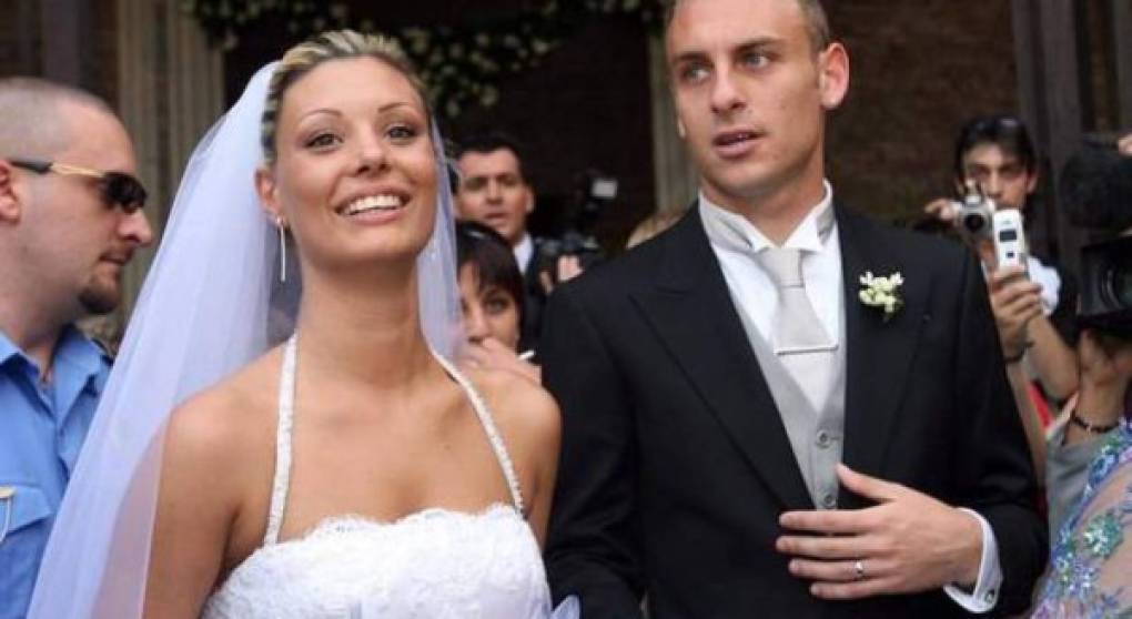 Tamara fue esposa del mediocampista italiano Daniele De Rossi. El jugador campeón del mundo en el 2006 decidió alejarse del fútbol y anunció su salida de Boca Juniors. Hoy la prensa informa que la decisión tiene que ver mucho por el polémico estilo de vida de su expareja.