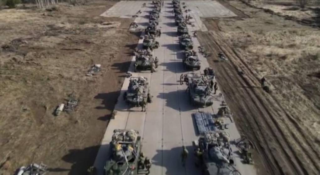 Rusia exhibe su poderío militar en gigantescas maniobras militares en el mar Negro