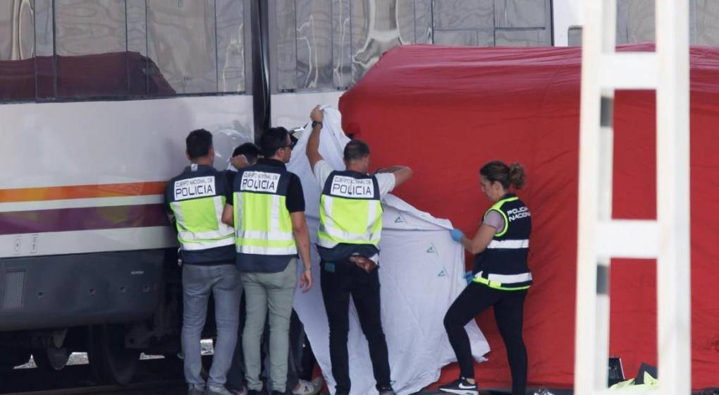 El cadáver fue localizado entre dos vagones de un tren que llevaba parado en el área de mantenimiento de la estación de Santa Justa desde el 24 de agosto y que se movió este lunes para propiciar la entrada de otro convoy.