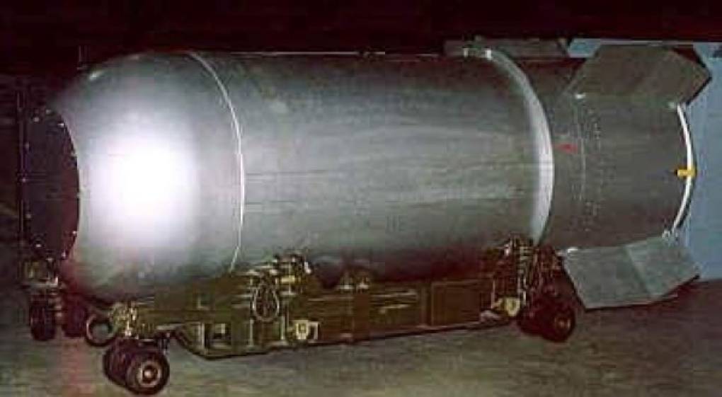 La Mark 16 fue una bomba termonuclear de combustible líquido que tenía 7 MT. Fue reemplazada en 1954 por la TX-14.<br/>