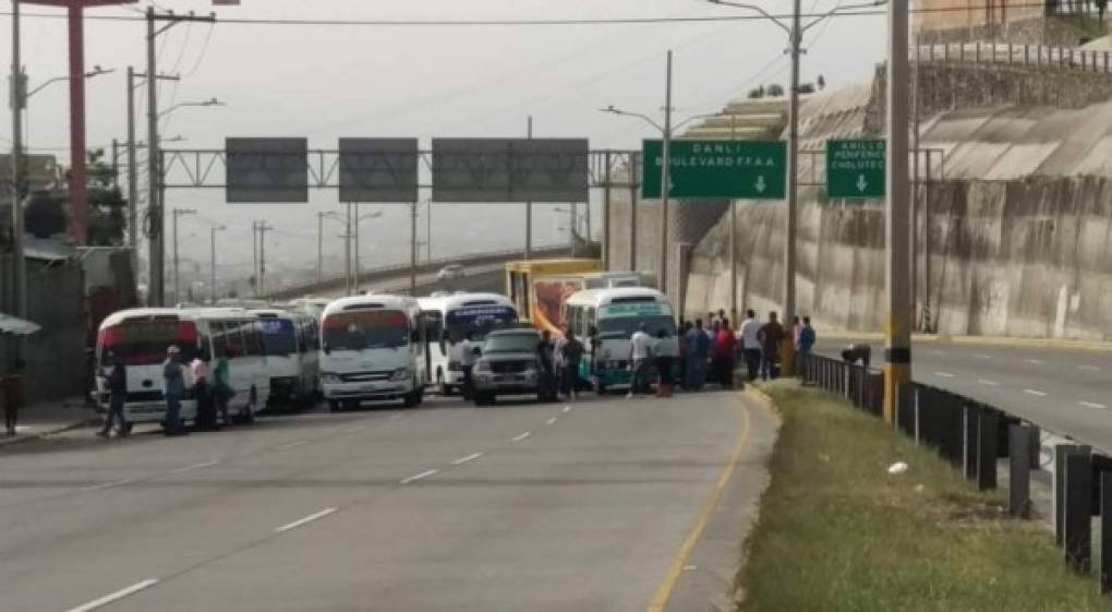 Toma de carretera a la altura de El Carrizal en Tegucigalpa.