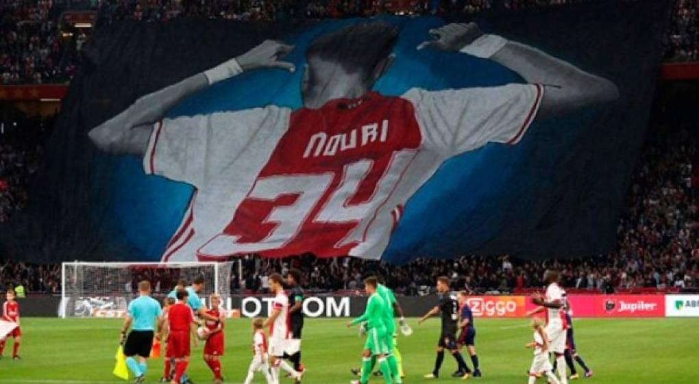 El Ajax le dedicó un emocionante homenaje a Abdelhak Nouri después de conocerse que había caído en coma.