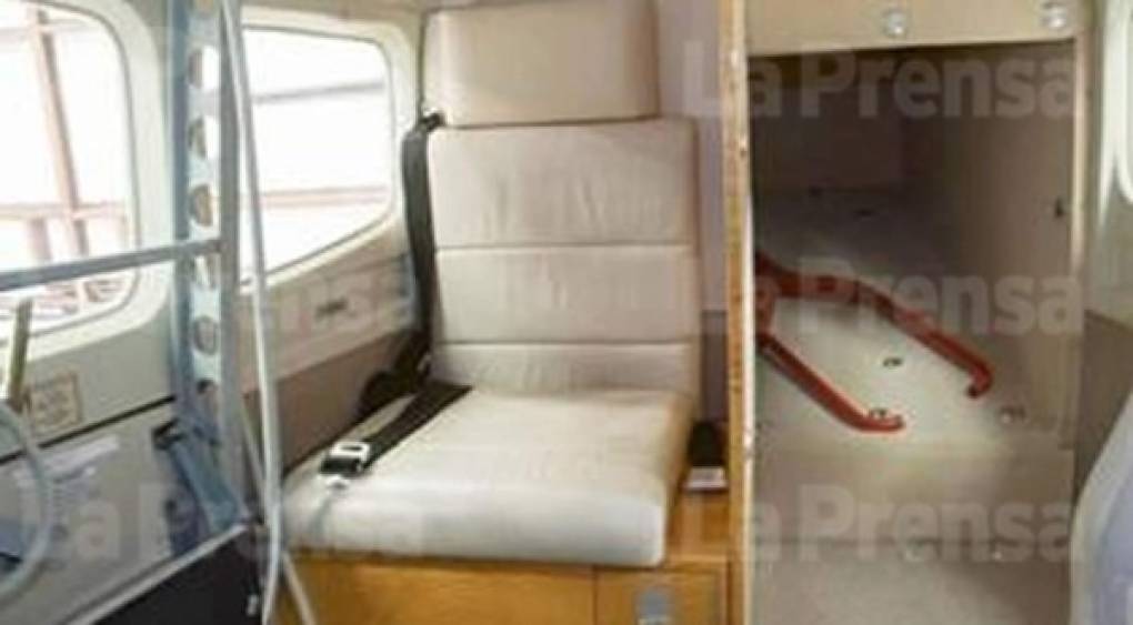 La cabina de pasajeros de la avioneta decomisada en San Pedro Sula muestra algunos lujos como la tapicería en cuero blanco.