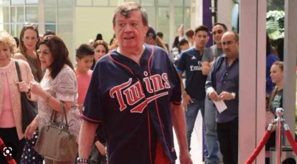 Chabelo era un apasionado por muchos deportes,uno de ellos, el béisbol.