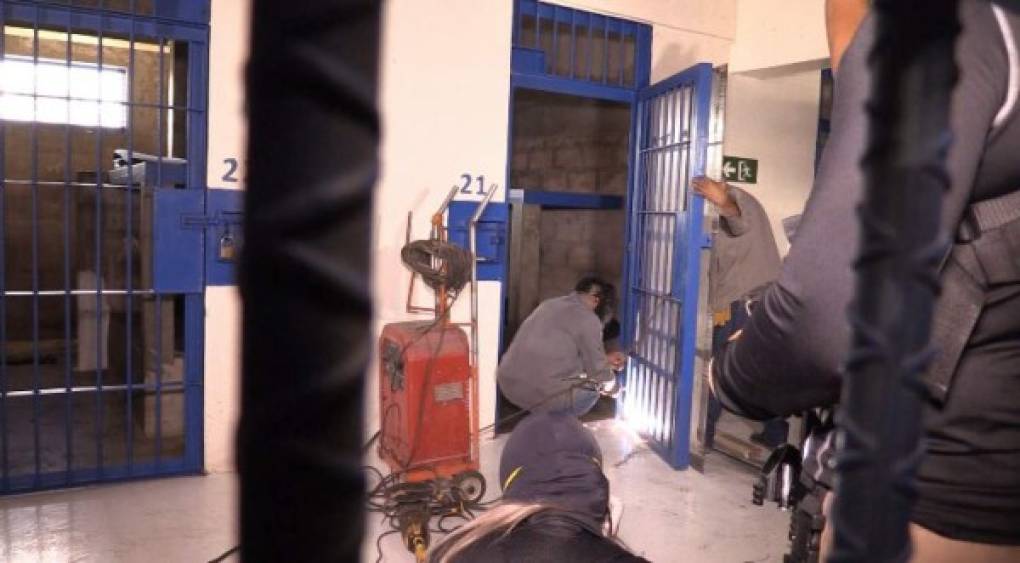 'No verán ni un rayo de sol': Bukele ordena sellar celdas de pandilleros en El Salvador