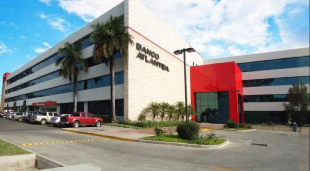 Pagar en el Banco Atlántida la boleta para solicitud de Constancia de Antecedentes Penales cuyo monto dependerá del trámite que realizará con la misma. <br/>