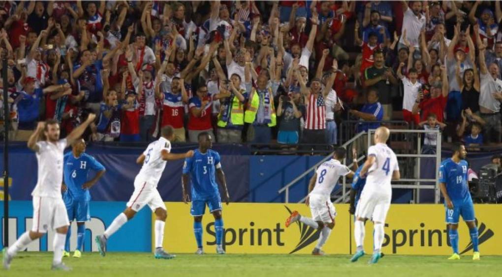 La afición norteamericana celebró el gol con gran entusiasmo.