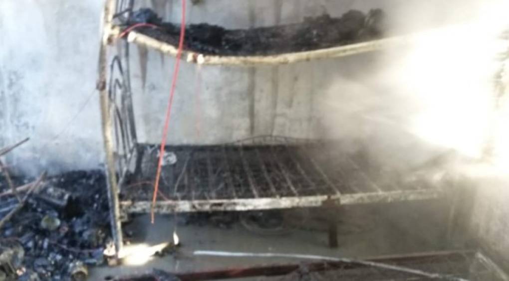 El Cuerpo de Bomberos de San Pedro Sula atendió un incendio en una cuartería en la colonia Brisas del Cacao, contigua a la Santa Marta.<br/>Los apagafuegos informaron que cuando llegaron el incendio ya había sido controlado, por lo que trabajaron en la remoción de escombros. <br/>Se reportaron daños en un cuarto en el que se quemaron 3 camas, 1 estufa, 1 roperoa y 1 ventilador.