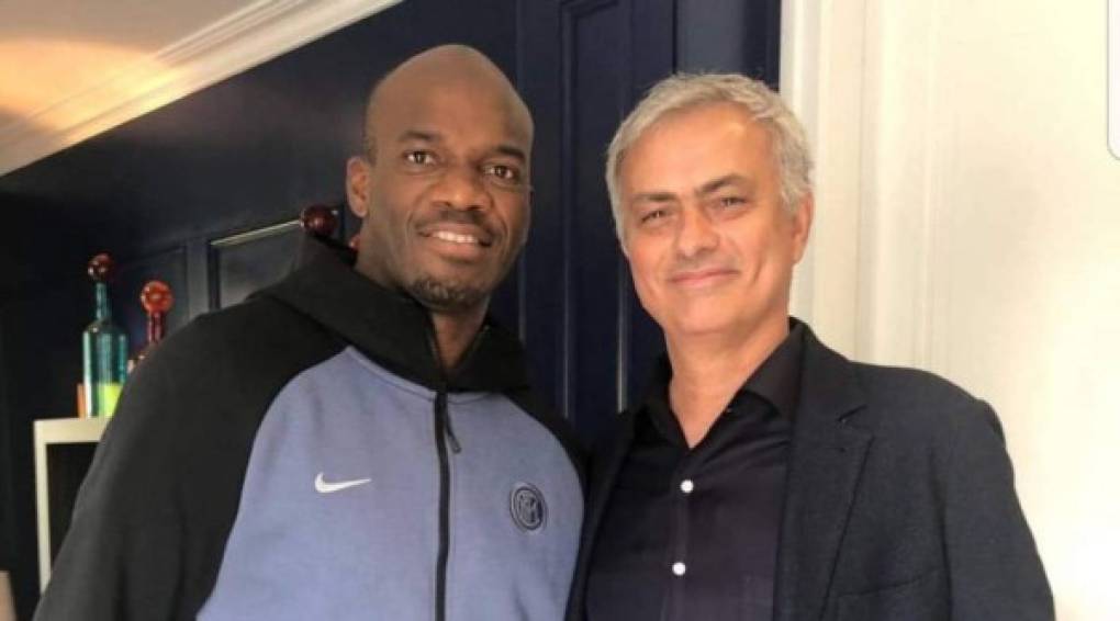 <br/>Suazo tuvo el privilegio de ser dirigido por Mourinho en el Inter: 'Es totalmente un gran entrenador, sociable e inteligente, sabe el momento de hablarte, sabe lo que te tiene qué decir. Los jugadores son para él lo primero, tiene una inteligente que va sobre la normalidad', señaló en su momento el catracho sobre el portugués.