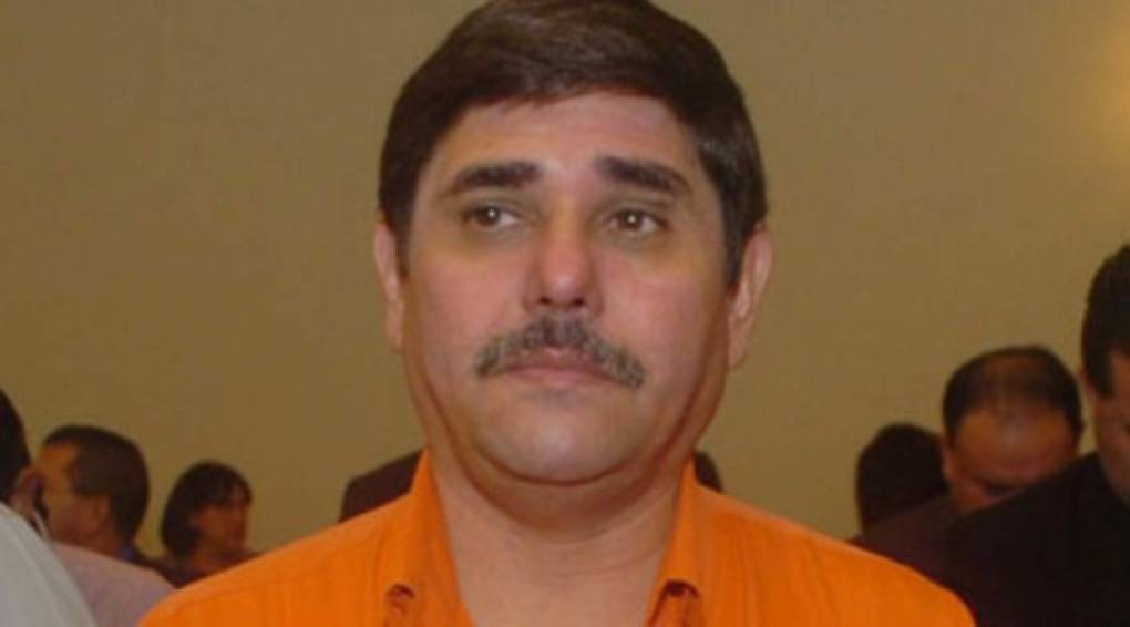 Dennis Muñoz: Fue presidente de la Comisión de Asuntos Legales de la Fenafuth. En septiembre de 2011 lo asesinaron al momento en que se aprestaba a visitar a su madre.