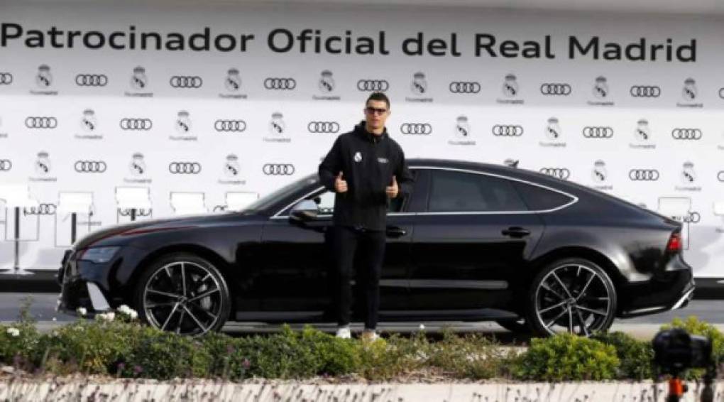 Cristiano Ronaldo - Optó por un Audi RS 7 performance 4.0 TFSI quattro tiptronic color negro pantera con un valor de 152.570 euros.