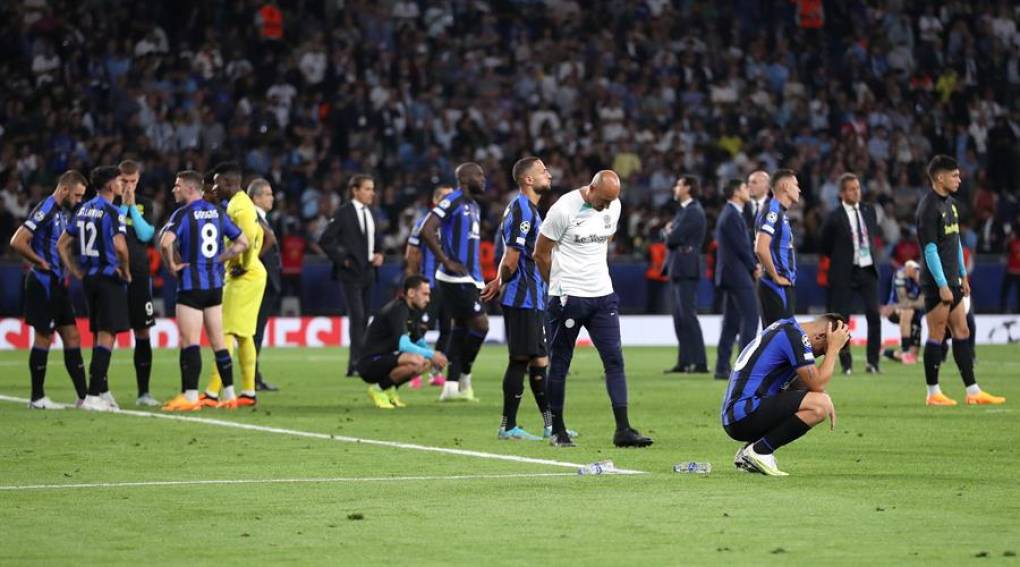 El Inter certificó el pleno de derrotas de los equipos italianos en las tres finales europeas, condenando al fútbol transalpino a sentir la amarga sensación de haber dejado escapar una oportunidad única.