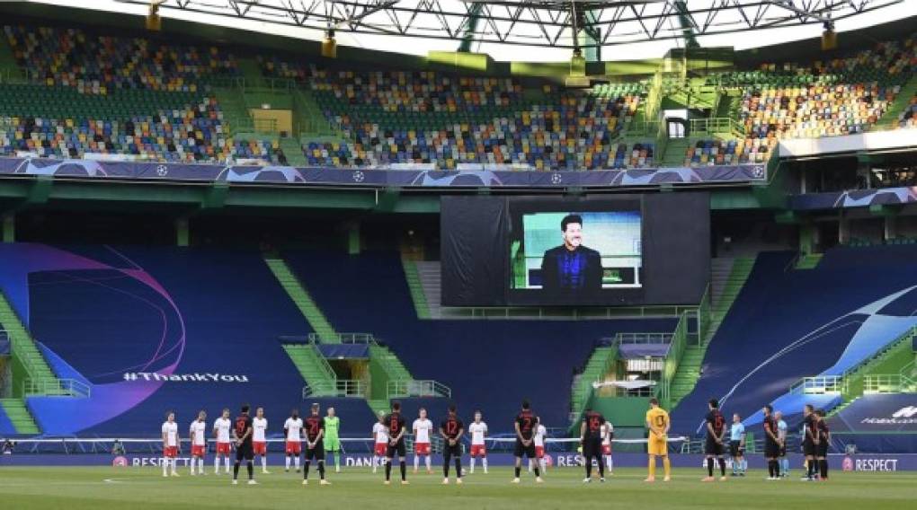 Como en todos los partidos de esta Champions League tras la pandemia, se guardó un minuto de silencio en memoria de las víctimas del coronavirus.