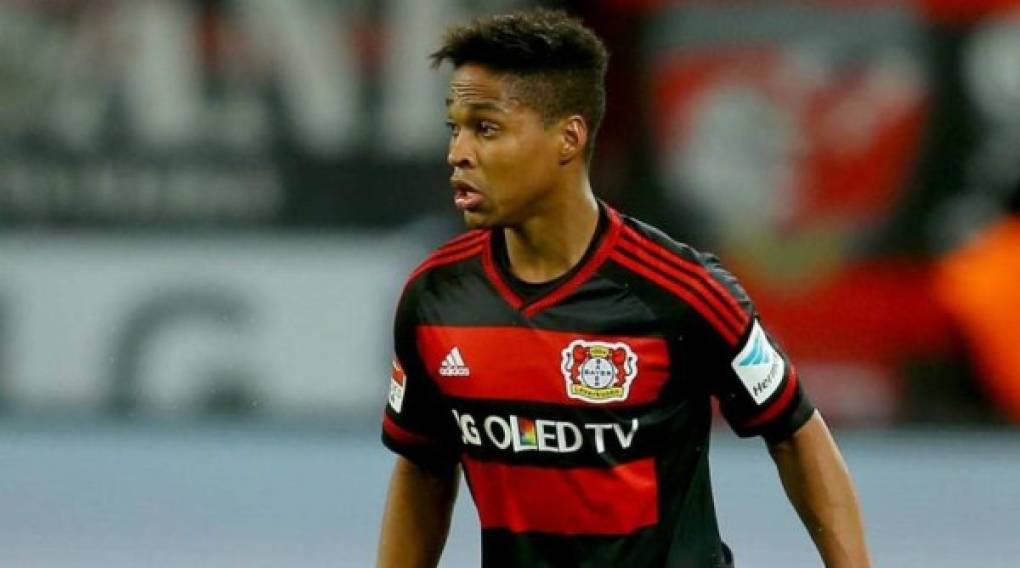 El PSG se ha puesto en contacto con el lateral brasileño del Leverkusen WendeLl para su posible fichaje.