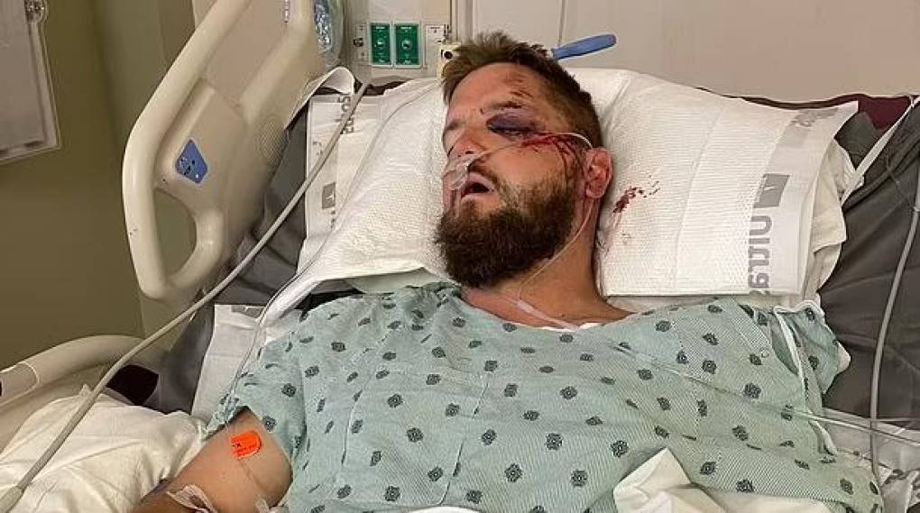 El novio, Aric, se encuentra grave en un hospital de esa localidad. Otras dos personas que viajaban junto a la pareja en un carrito de golf también resultaron heridas. 