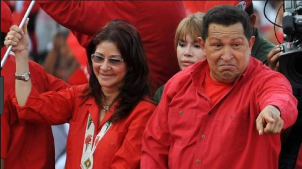 Formó parte el equipo jurídico que gestionó el sobreseimiento presidencial del entonces presidente de la República Rafael Caldera para buscar la liberación de Hugo Chávez en 1994, logrando su objetivo.