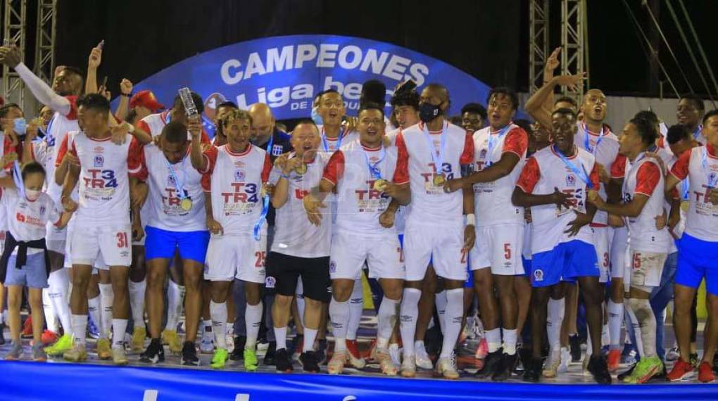 El Olimpia intentará en el Clausura 2022 conseguir su quinto título de forma consecutiva. El equipo blanco ahora cuenta con un nuevo cuerpo técnico, además de que ya reporta salidas y se espera al menos la llegada de dos jugadores.