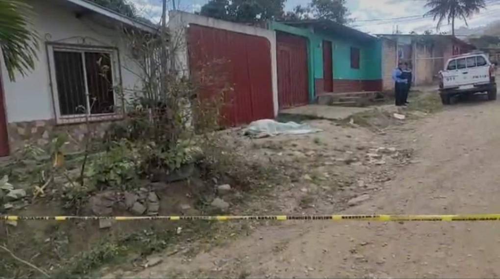 Las denuncias por el rapto del menor llevaron a que la policía local desplazara unidades de búsqueda que dieron finalmente con su paradero en el cementerio general de Danlí. 