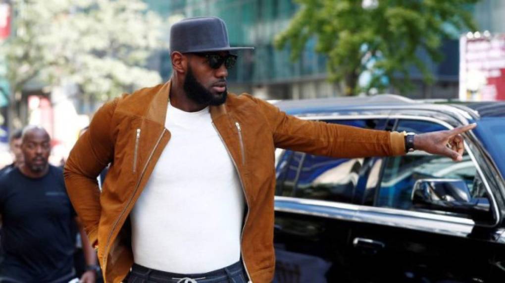 Además de la suite presidencial en la que habita, otra de las cosas que ha impresionado de LeBron James es su gran condición física que presenta a sus 35 años de edad. Hoy se han revelado detalles de la dieta que ha llevado.