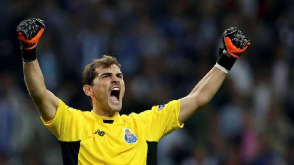 Iker Casillas: El futuro del portero español puede dar un giro inesperado y suena para llegar a la Liga de Francia, lo pretende el Marsella. Puede dejar al Porto.