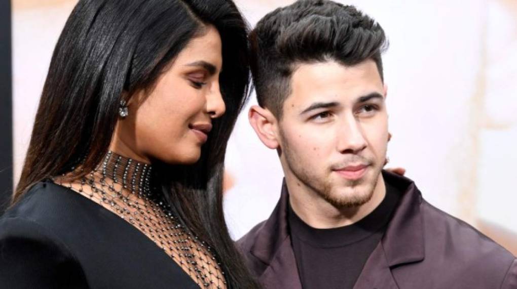 El cantante Nick Jonas tiene sorprendidos a muchos por la transformación de su aspecto físico. El integrante de los Jonas Brothers contrajo matrimonio en diciembre pasado con la hermosa actriz Priyanka Chopra y todos aseguran que esto ya le pasó factura.