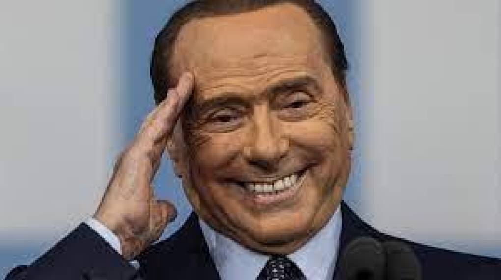 Silvio Berlusconi fue primer ministro en Italia; una vez se llegó a describir a si mismo como el “Jesucristo de la política”. Murió a los 86 años, en un hospital de Milán, el 12 de junio de 2023. 