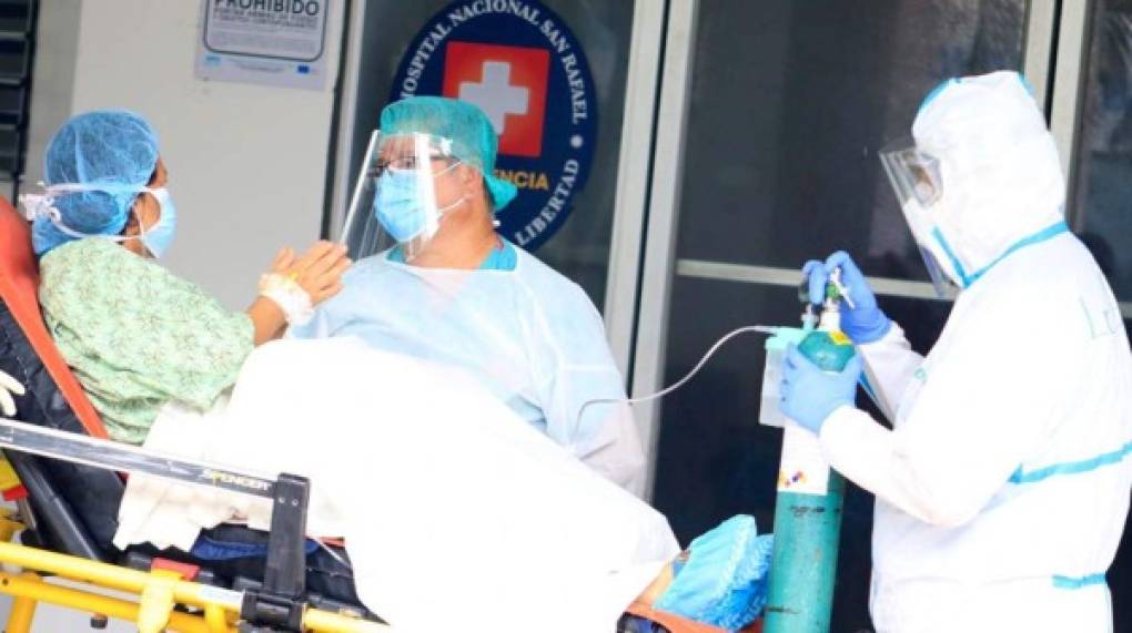 El presidente salvadoreño adelantó que se espera que en agosto se concluya con las siguientes dos fases del centro hospitalario y que posteriormente será ampliado.