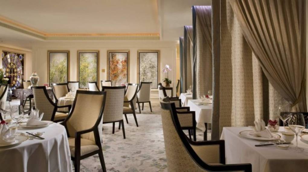 El restaurante más famoso del hotel es LaBrezza, que se especializa en comida italiana.
