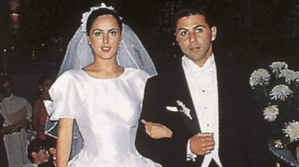 En medio del gran éxito que gozaba en 1995 se casó con el ejecutivo José Bastón, con quien tuvo cuatro hijos: Natalia, José Antonio, Sebastian y Mariana Bastón Esperón