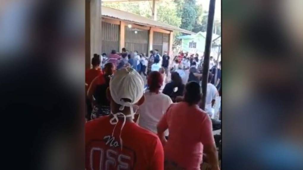 Otro de los momentos lamentables de las elecciones primarias de Honduras se vivió en la aldea Chotepe, Chamelecón, cuando algunos votantes se fueron a los golpes.