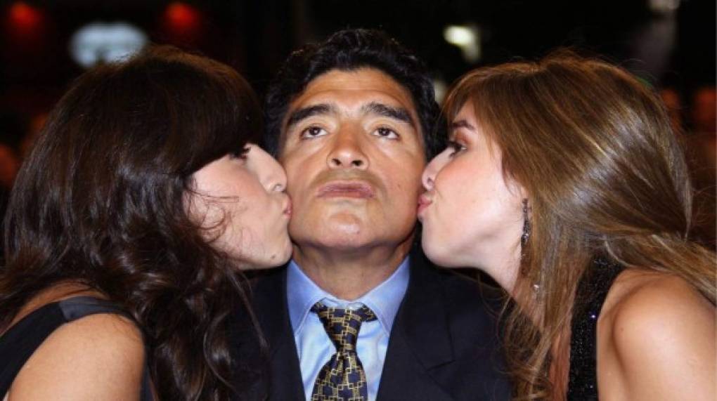 Maradona sobre sus hijas: 'Si los novios de mis hijas las hacen llorar dos o tres veces, van a tener un accidente'.<br/><br/>'Mis hijas legítimas son Dalma y Gianinna. Los demás son hijos de la plata o de la equivocación'.