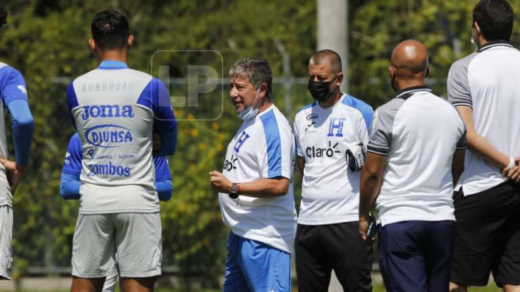 “Bolillo” Gómez confesó que uno de sus objetivos es conocer uno a uno a todos los jugadores que convocó para el microciclo. El colombiano les hizo un par de preguntas íntimas a los seleccionados.