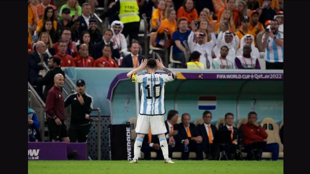 Lionel Messi fue gran protagonista del partido y dedicó un gesto a Louis van Gaal, entrenador de Países Bajos.