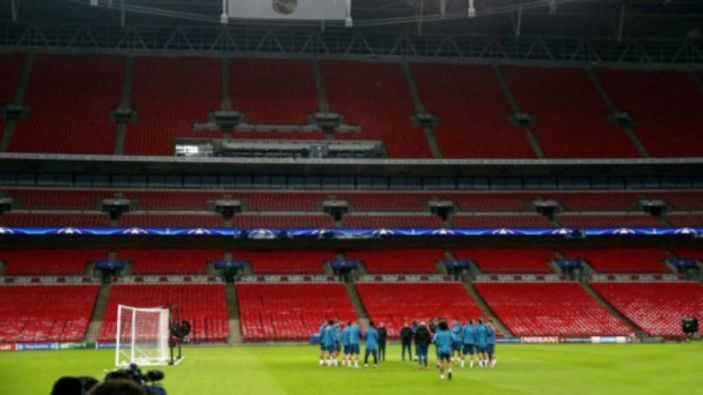 La Premier podría realizar 40.000 test a sus futbolistas, según la 'BBC', y estudia jugar en ocho o 10 campos neutrales para minimizar problemas sanitarios y de seguridad, con Wembley como uno de los escenarios favoritos.