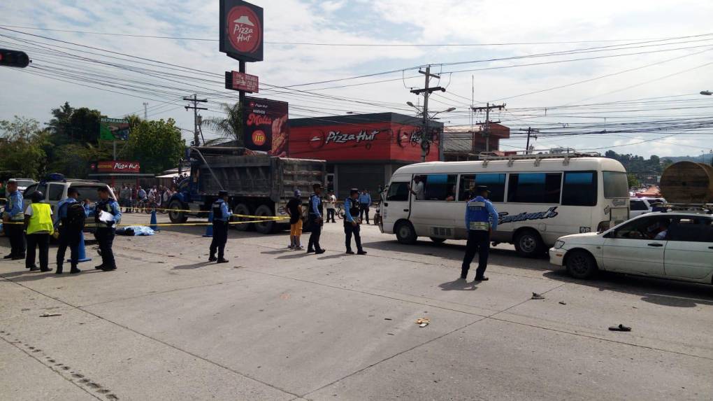 Yeny Casiano, su esposo y su hijo quienes resultados con fracturas, iba a visitar a un familiar en Choloma, Cortés.