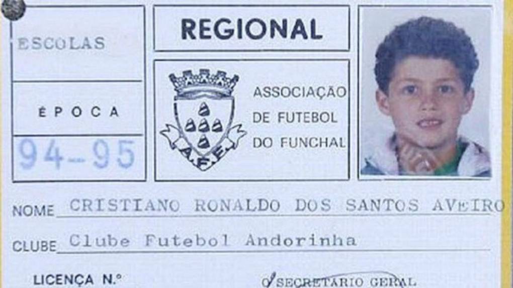 El primer equipo de Cristiano fue el Andorinha. Este era el carné.
