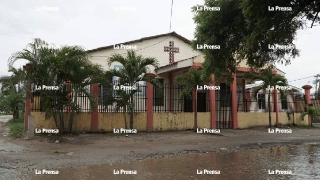 Colonia Planeta, La Lima. Durante. Decenas de vehículos permanecieron sumergidos en las calles tras el desbodarmiento del río Chamelecón Después. Con las últimas lluvias, en esta calle (frente a la Iglesia Bautista El Planeta) se han formado lagunas.